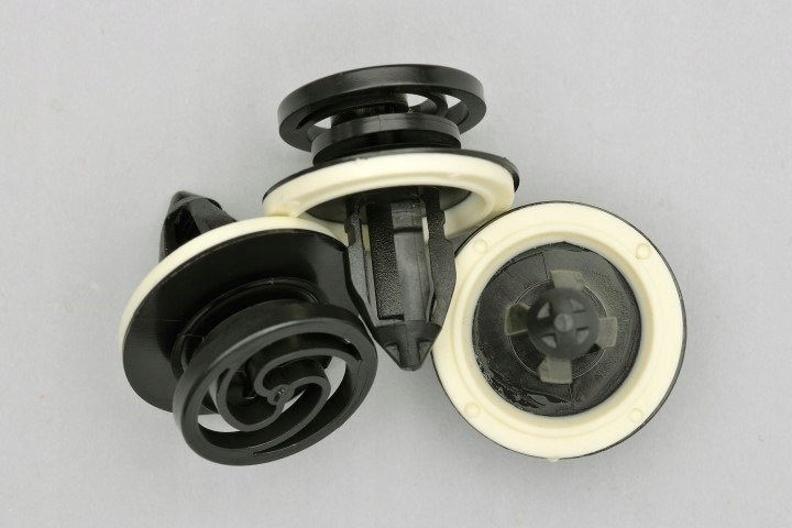 20x SPINKI KOŁKI TAPICERKI BOCZKÓW DRZWI DO AUDI A3 8P A4 B6 B7 SEAT EXEO