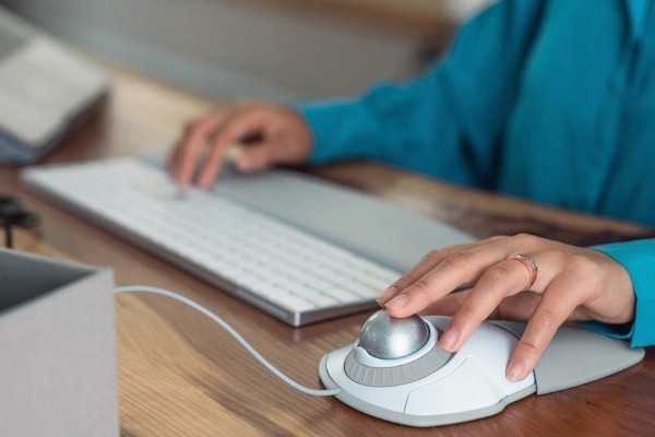 Mysz Trackball przewodowy Kensington Orbit pierścień przewijania USB Biały