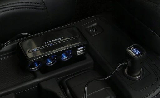 ROZGAŁĘŹNIK ZAPALNICZKI TRÓJNIK WOLTOMIERZ 2x USB