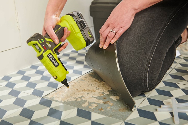 RYOBI AKUMULATOROWY PISTOLET DO KLEJU NA GORĄCO SZTYFTY 11-12mm RGL18-