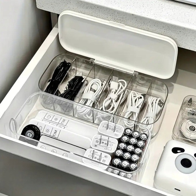 ORGANIZER PUDEŁKO POJEMNIK NA ŁADOWARKI BATERIE SŁUCHAWKI PRZEWODY