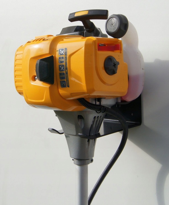 WIESZAK UCHWYT DO ŚCIANY MOCOWANIE DO KOSY SPALINOWEJ PODKASZARKI