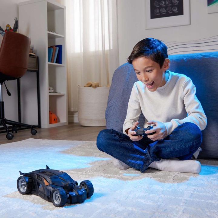 ZESTAW BATMAN BATMOBILE ZDALNIE STEROWANY + FIGURKA POJAZD AUTO RC PILOT