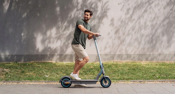 Hulajnoga elektryczna Motus Scooty 10 Plus aplikacja dwa amortyzatory