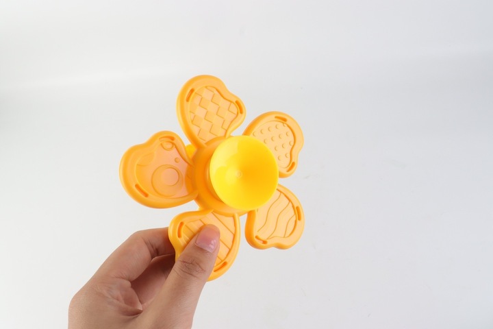 ZESTAW FIDGET SPINNER 3SZT DLA DZIECI Z PRZYSSAWKĄ PREZENT URODZINY ROCZEK