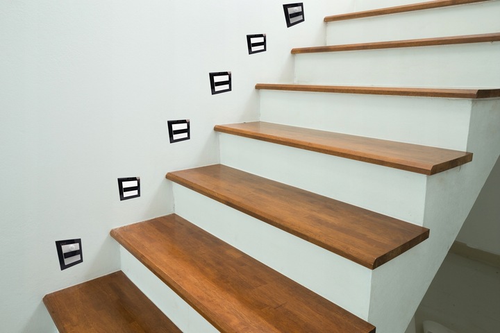 Oprawy schodowe z CZUJNIKIEM RUCHU 230v LED Z