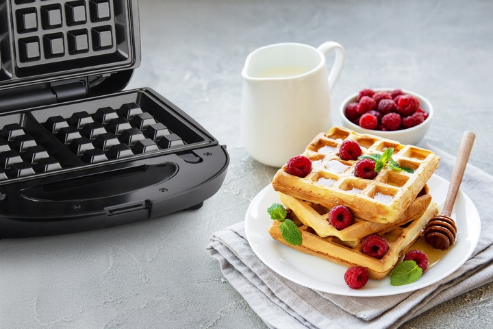 Opiekacz wielofunkcyjny ST250 Eldom 5 w 1 Tosty Grill Gofry Orzeszki