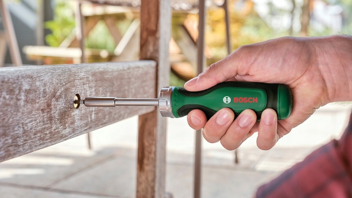 Wkrętak ręczny z grzechotką + 12 bitów BOSCH