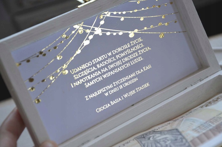 Pudełko na Pieniądze Prezent na 18 urodziny OSIEMNASTKA CZARNE BIAŁE