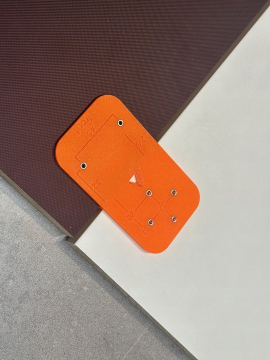 Szablon montażowy do prowadników zawiasów nakładanych meble na wymiar