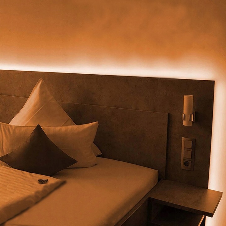 TAŚMA LED RGB KOLOROWA 5M WODOODPORNA PASEK 5050 ZESTAW NA BIURKO + PILOT