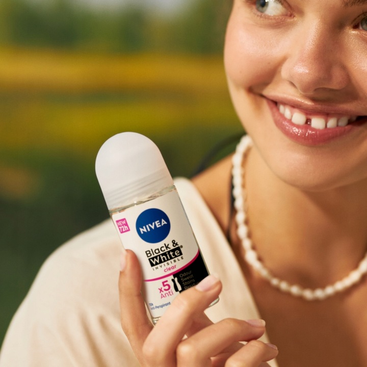 4 x NIVEA Black&White Invisible Clear Antyperspirant Roll On, 50 ml