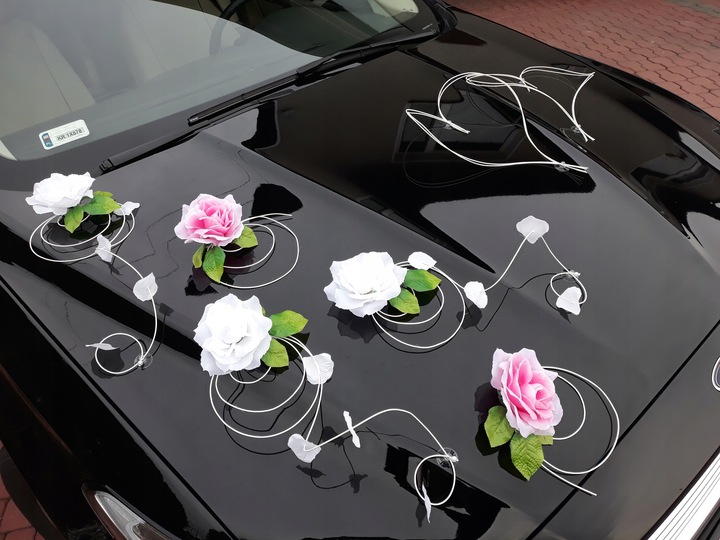 Dekoracja samochodu ozdoby na auto do ślubu płatki