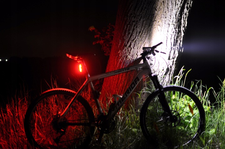 LAMPKA ROWEROWA OŚWIETLENIE ZESTAW SPECTER MAVERICK1000 lm = TYŁ 120lm