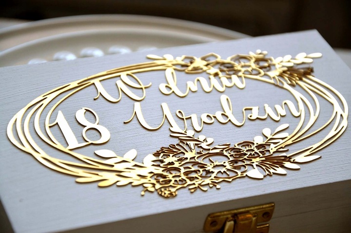 Pudełko na Pieniądze Prezent na 18 urodziny OSIEMNASTKA CZARNE BIAŁE