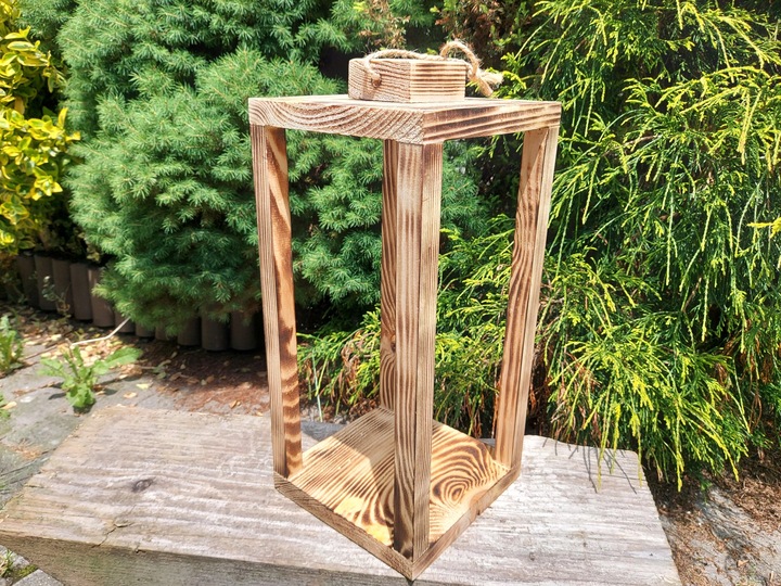 Lampion drewniany ze sznurkiem latarnia opalany 18x18x40 - 2 GATUNEK