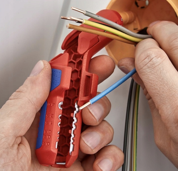 Narzędzie do ściągania izolacji 135 mm KNIPEX (16 95 01 SB)