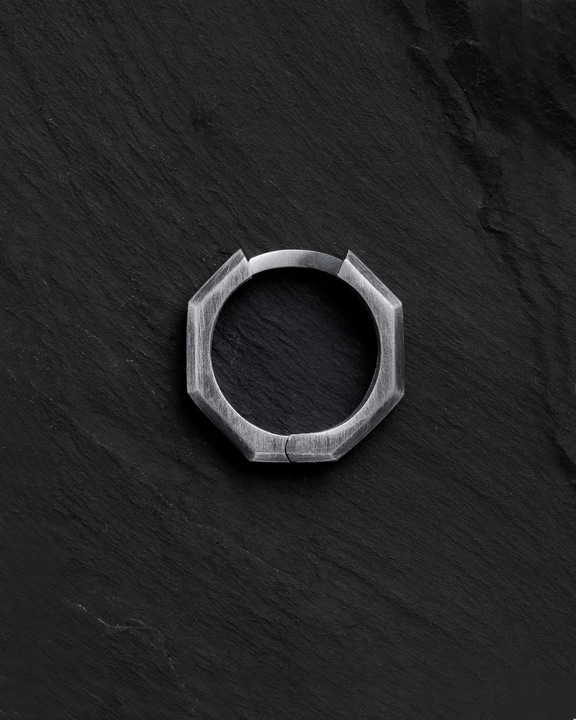 Srebrny kolczyk BRUTAL