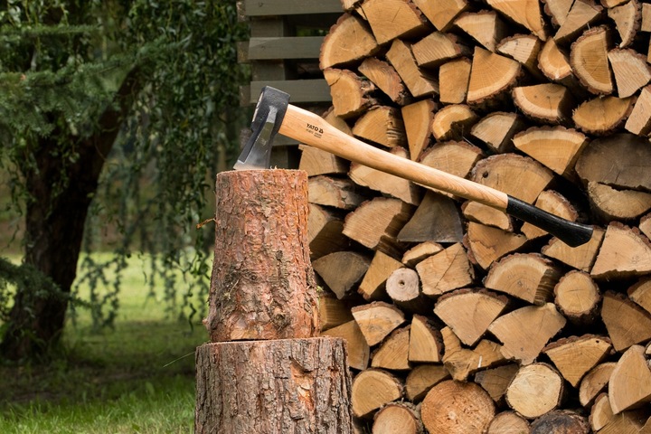 SIEKIERA Z KLINEM 2KG TRZONEK Z HIKORY