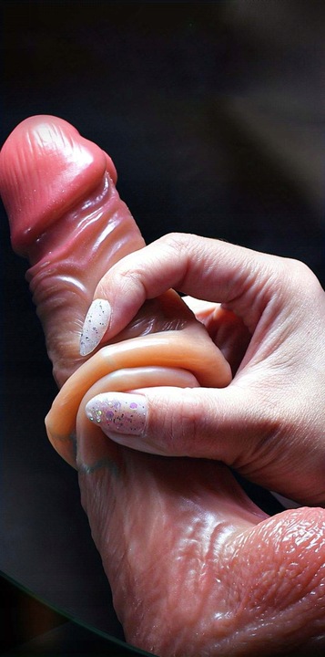 Realistyczny penis dla kobiet, duży kutas narzędzie do masturbacji (21.5cm)