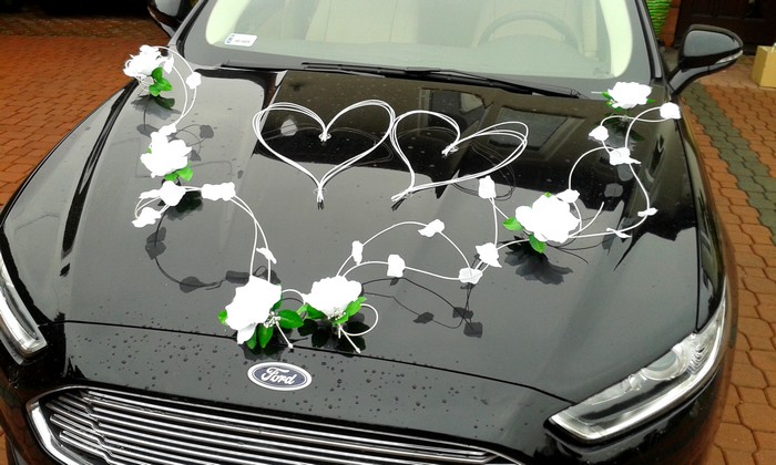 Dekoracja samochodu ozdoby na auto do ślubu płatki