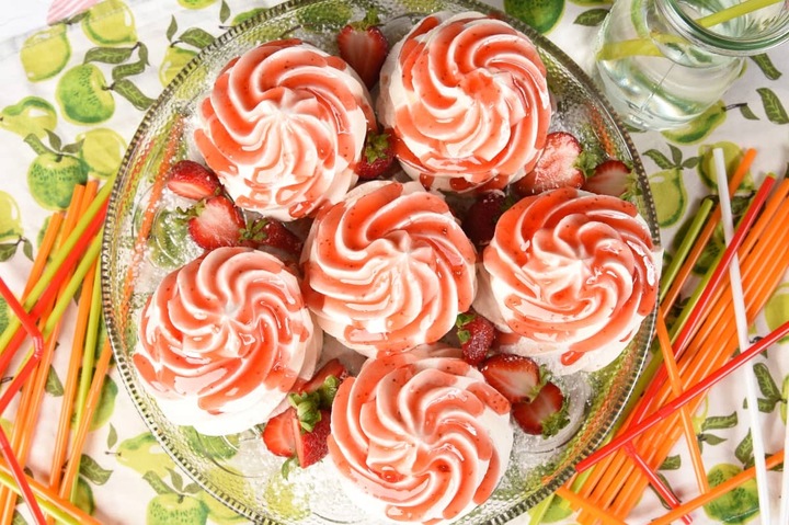 Sos truskawkowy Dijo 1kg POLEWA NA LODY, GOFRY DESERY 21.02.2026