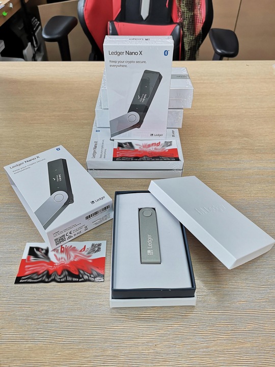 Portfel kryptowaluty LEDGER NANO X BTC ETH DOGE XRP ADA BCH wallet BitCoin