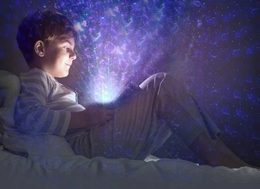 PROJEKTOR GWIAZD LAMPKA NOCNA RZUTNIK LED DO SYPIALNI DLA DZIECI NA PREZENT