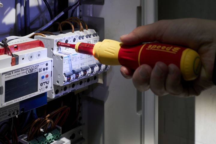 Wiha 44318 Wkrętak elektryczny speedE II electric / Zestaw walizkowy