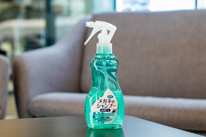 SZAMPON DO OKULARÓW INNOWACYJNY JAPOŃSKI ZAPACH MIĘTA-JAGODA 200 ML SOFT99