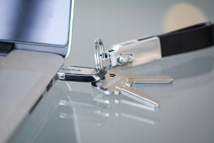 Pendrive SanDisk Ultra Flair 128 GB USB 3.0 srebrny