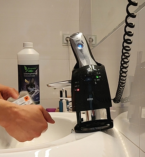 1L BIOPRETTA PŁYN CZYSZCZĄCY DO GOLAREK wyposażonych w bazę CCR I 95% alk.