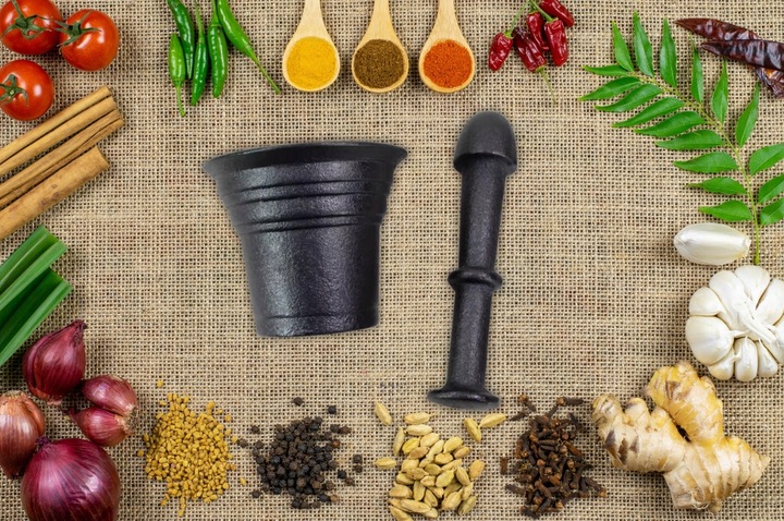 MOŹDZIERZ ŻELIWNY KUCHENNY Z TŁUCZKIEM DO PRZYPRAW ZIÓŁ TŁUCZEK UBIJAK