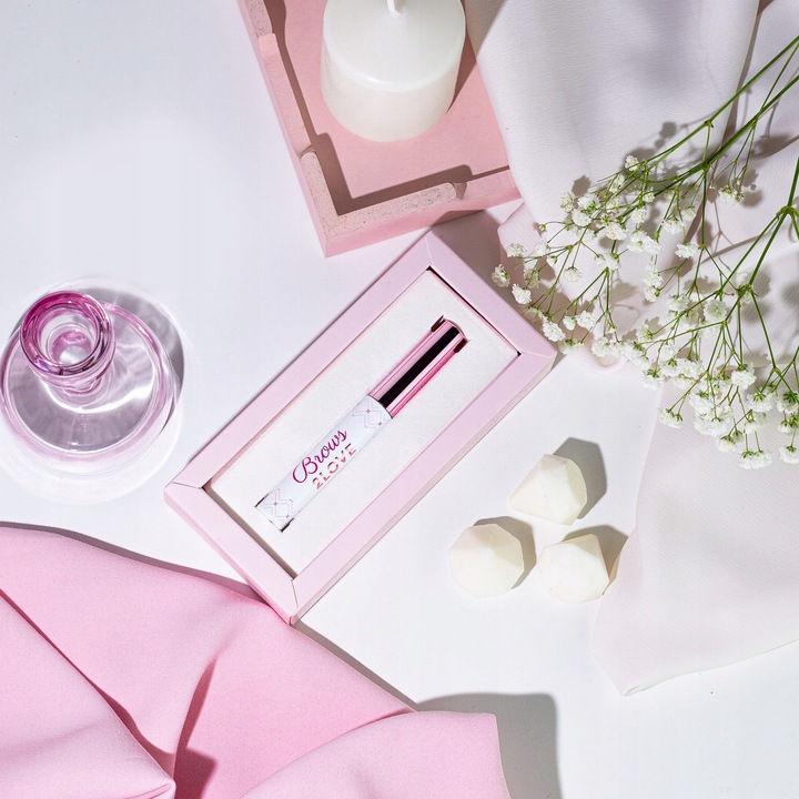 Brows2Love Serum do brwi przyspieszające wzrost z formułą FullBrow