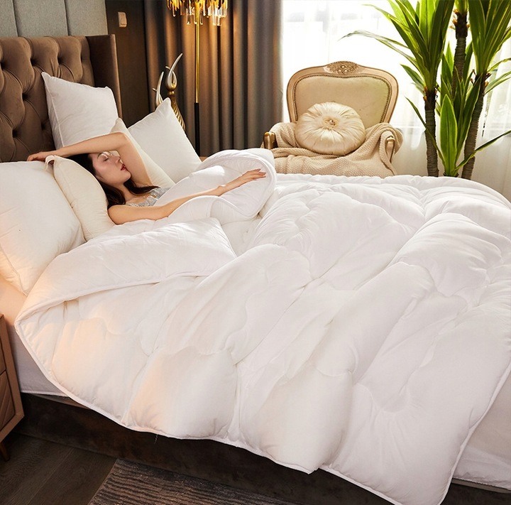 KOMPLET KOŁDRA CAŁOROCZNA ANTYALERGICZNA 160x200 + 2x PODUSZKA 70x80 CZARNY