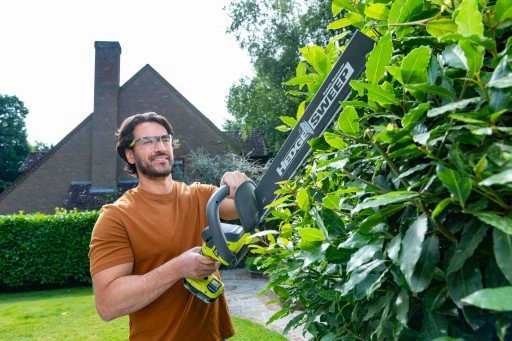 RYOBI NOŻYCE DO ŻYWOPŁOTU AKUMULATOROWE 18V SEKATOR 50CM HEDGESWEEP + 2AH