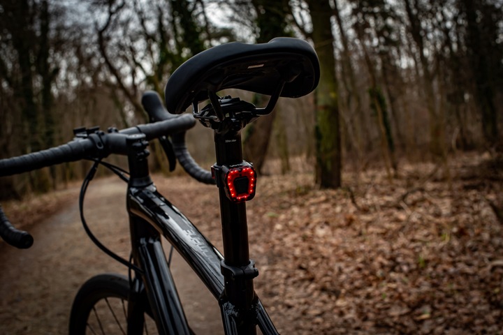 LAMPKA ROWEROWA TYLNA LED NA ROWER ŚWIATŁO CZERWONE MOCNE TYŁ AKU USB VAYOX