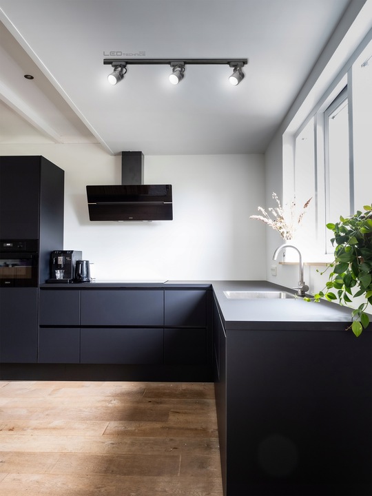 Zestaw 4x SPOT REFLEKTOR RUCHOMY CZARNY NA GU10 + SZYNOPRZEWÓD Szyna