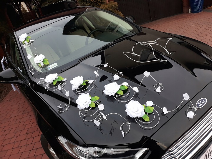 Dekoracja samochodu ozdoby na auto do ślubu płatki