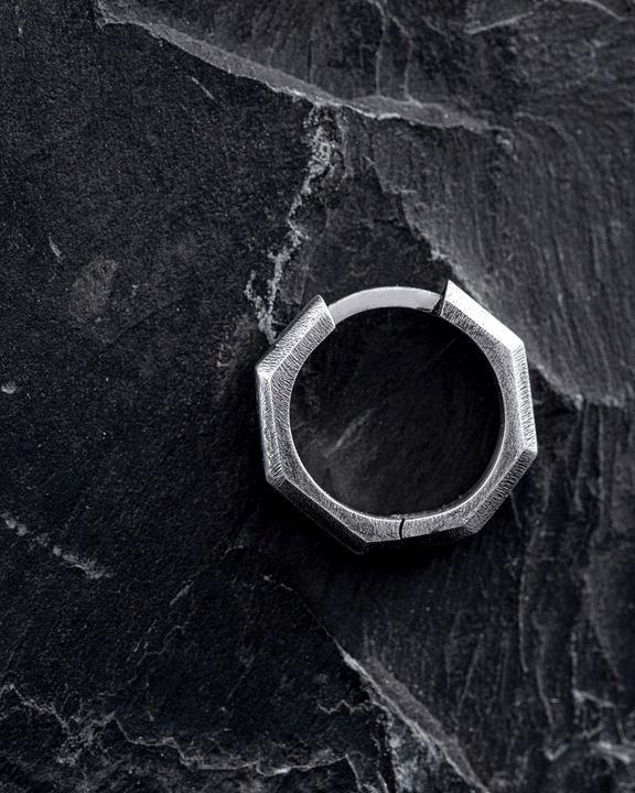 Srebrny kolczyk BRUTAL