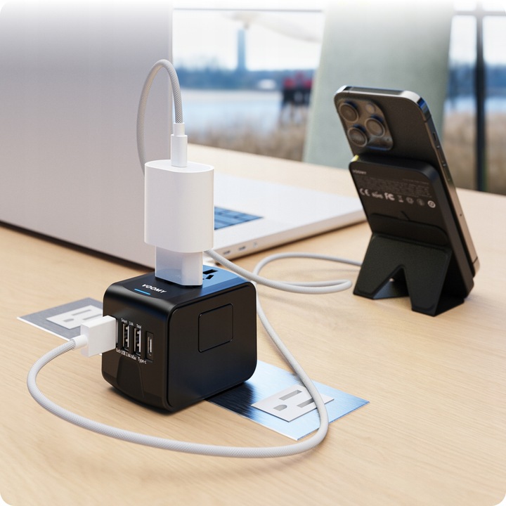 Wtyczka światowa VOOMY - 170+ krajów, 20W, 3 USB-A & 1 USB-C, Czarna