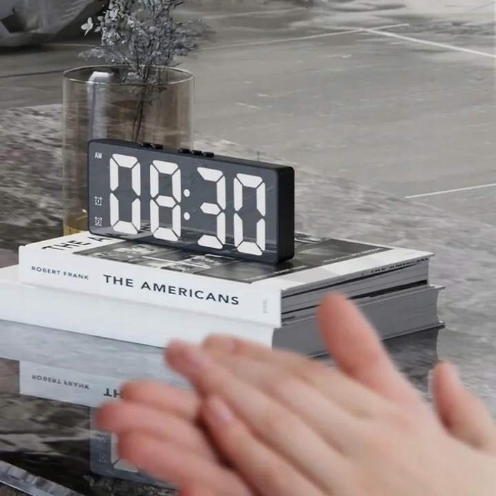 Budzik zegar elektroniczny cyfrowy LED 24h głośny alarm drzemka temp