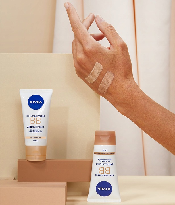 NIVEA BB 5w1 Krem na dzień filtr UV SPF 15 nawilżający - odcień jasny 50ml