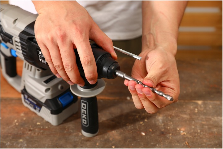 MŁOT UDAROWY MŁOTOWIERTARKA AKUMULATOROWA UDAROWA SDS+ WALIZKA 3J DEKO