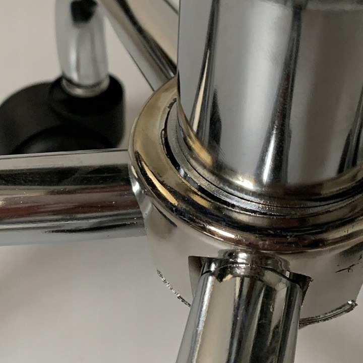 TABORET KRZESŁO STOŁEK Z KÓŁKAMI RONI CZARNY PODSTAWA CHROM SKÓRA PU