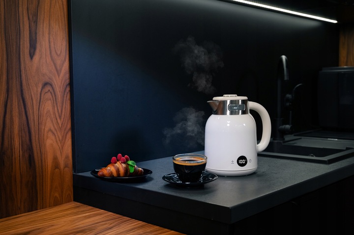 CZAJNIK ELEKTRYCZNY BEZPRZEWODOWY STALOWY RETRO DŹWIĘK BEŻOWY 2200W