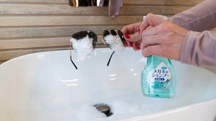 SZAMPON DO OKULARÓW INNOWACYJNY JAPOŃSKI ZAPACH MIĘTA-JAGODA 200 ML SOFT99