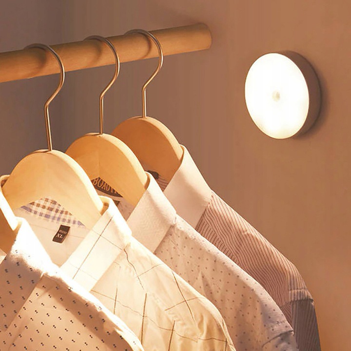 BEZPRZEWODOWA LAMPKA NOCNA LED Z CZUJNIKIEM RUCHU