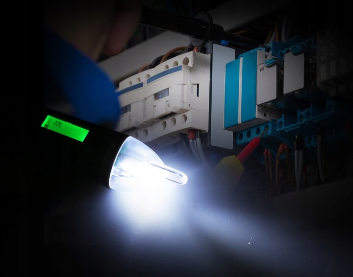 PRÓBNIK NAPIĘCIA TESTER GNIAZDEK ELEKTRYCZNYCH AC BEZDOTYKOWAY