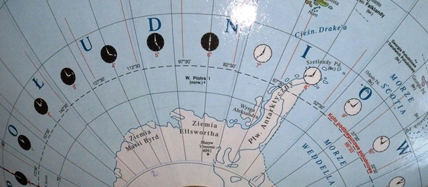 Globus 320mm PODŚWIETLANY 2w1 BIAŁA STOPKA DREWNO, + aplikacja , NA PREZENT